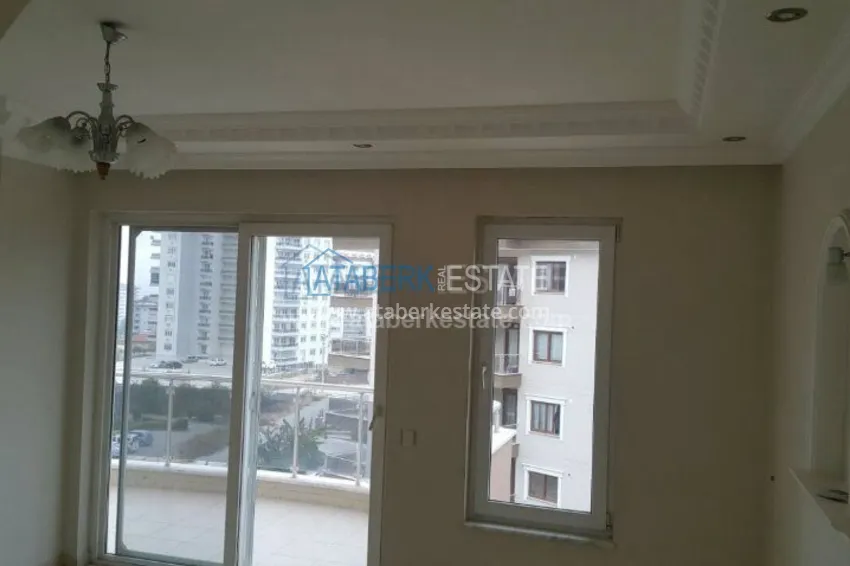 Приобрести Трехкомнатная квартира в комплексе с бассейном в центре Алании. 30 