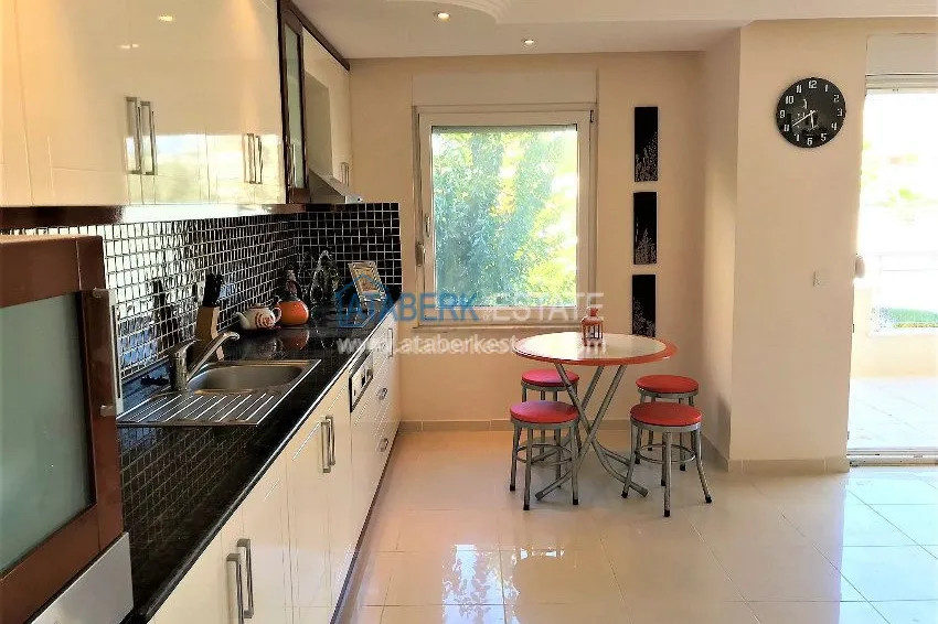 Приобрести Трехкомнатная квартира в популярном европейском районе Оба. 9 