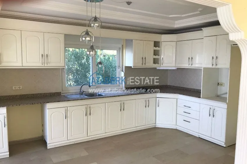 Приобрести Вилла с садом и потрясающим видом, ждет своего нового владельца! 11 