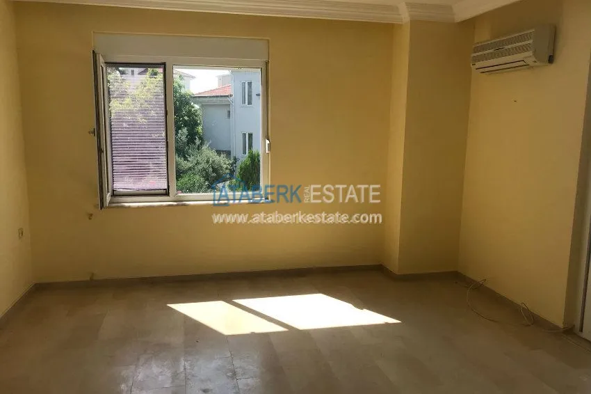 Приобрести Вилла с садом и потрясающим видом, ждет своего нового владельца! 13 