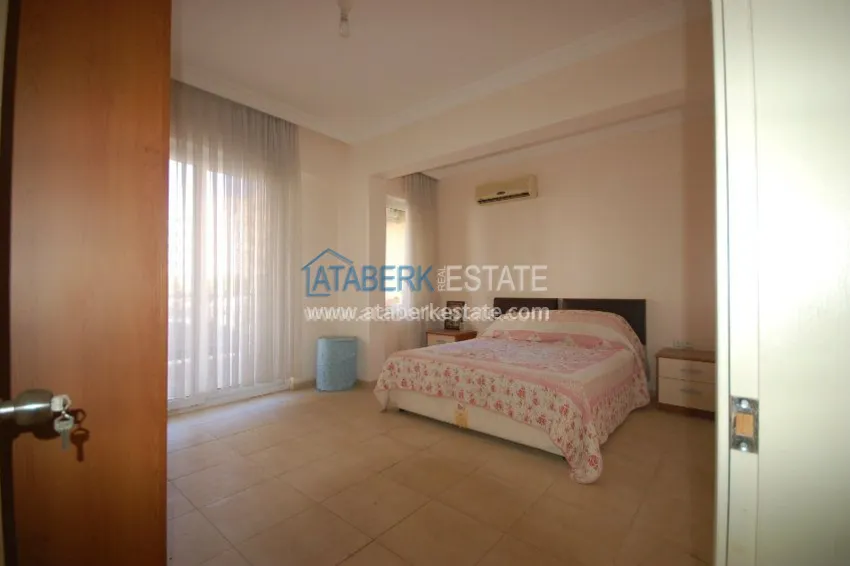 Приобрести Меблированная трехкомнатная квартира в комплексе с бассейном в Алании, 120 м2 20 