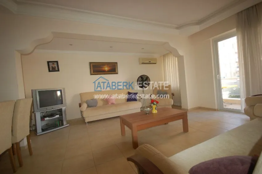 Приобрести Меблированная трехкомнатная квартира в комплексе с бассейном в Алании, 120 м2 22 