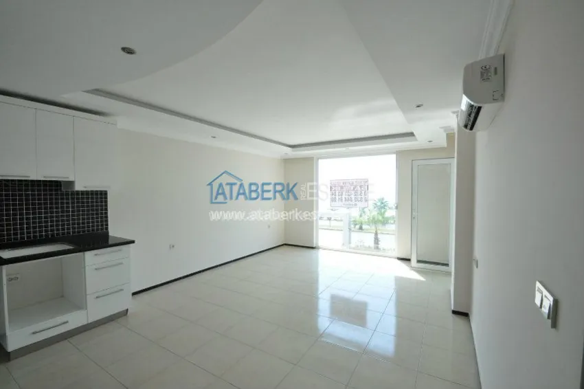 Приобрести Трехкомнатная квартира на первой линии от моря 6