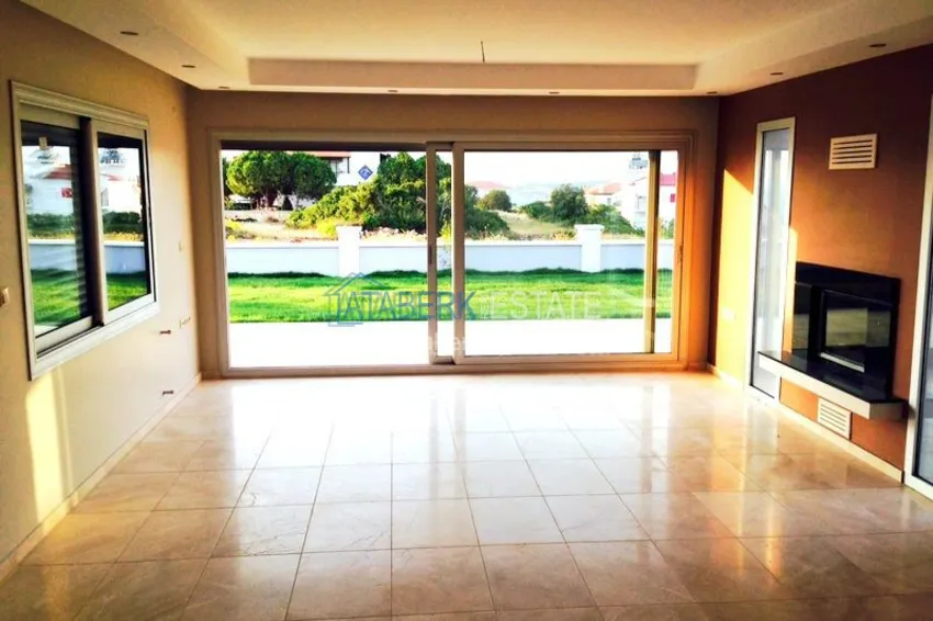 Дом с территорией в Чешме в престижном районе 17