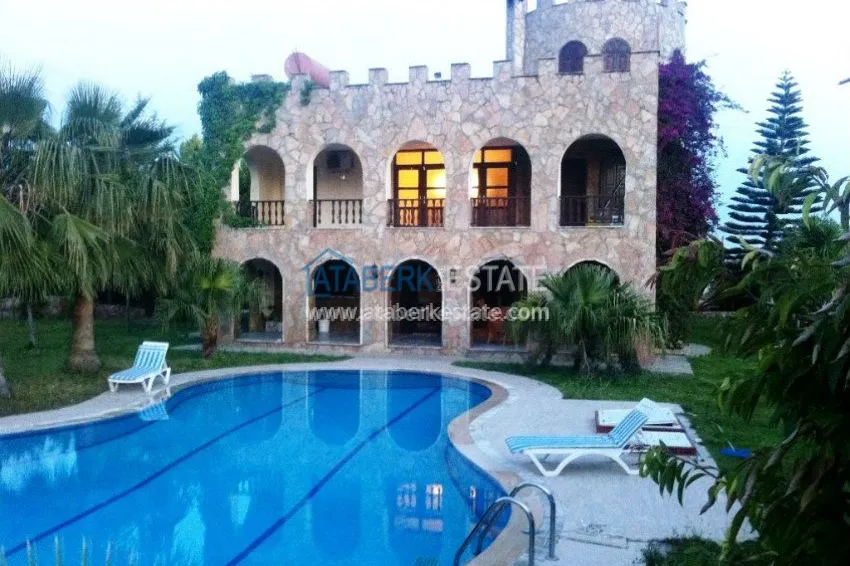 Вилла - Замок у побережья Средиземного моря. 2 