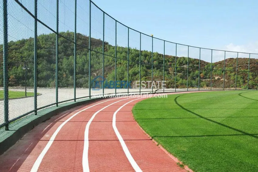 Меблированная вилла с тремя спальнями в Голд Сити. 3 