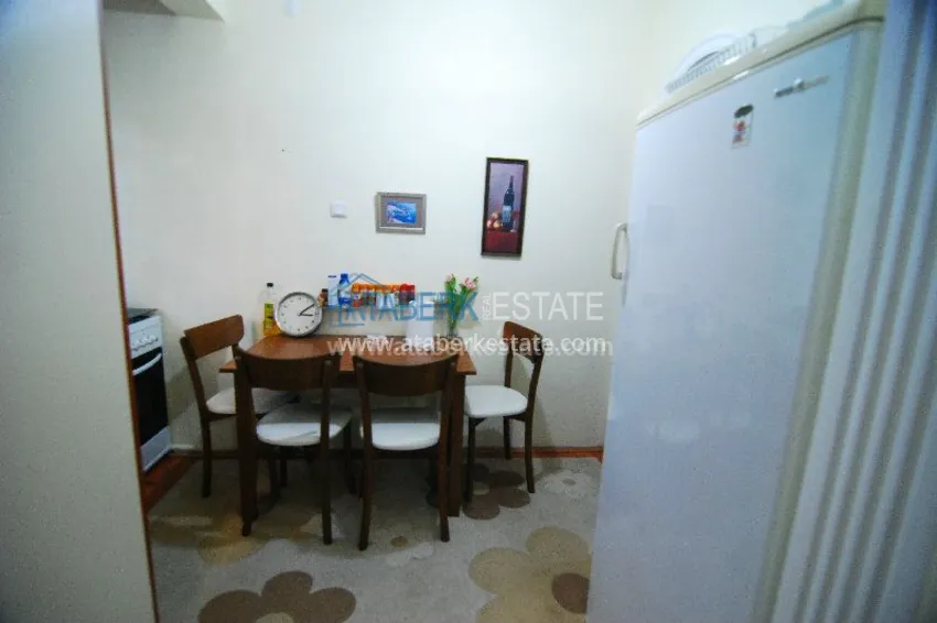 Двухкомнатная квартира с выходом в сад в центре города Алания. 2 