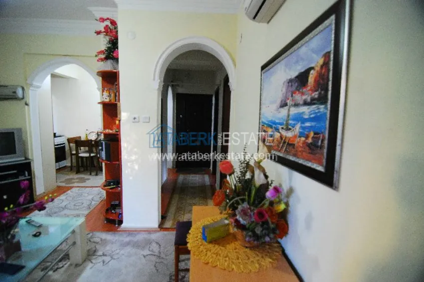 Двухкомнатная квартира с выходом в сад в центре города Алания. 4 