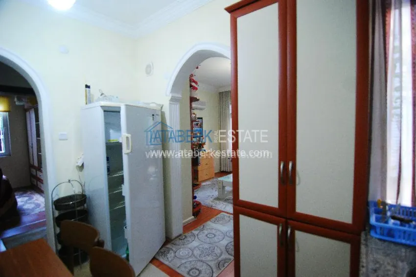 Двухкомнатная квартира с выходом в сад в центре города Алания. 8 