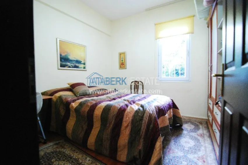 Двухкомнатная квартира с выходом в сад в центре города Алания. 14 