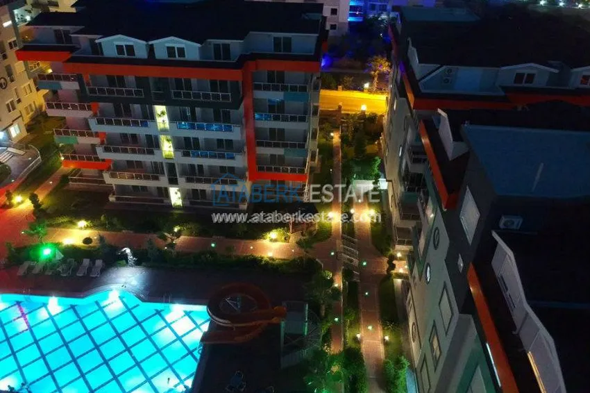 Дуплекс с выходом в сад в 150 метрах от моря. 2 