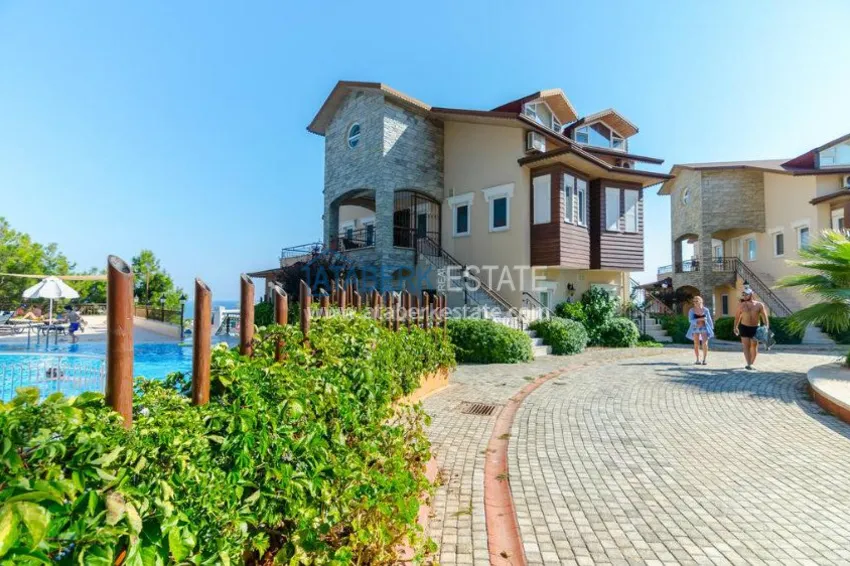 Квартиры в комплексе европейского типа в Авсалларе 12 