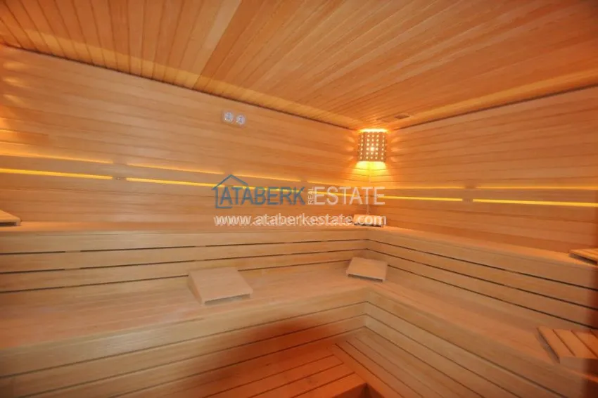 Трехкомнатная квартира на первой линии от моря 10