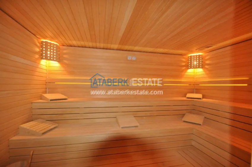 Трехкомнатная квартира на первой линии от моря 11