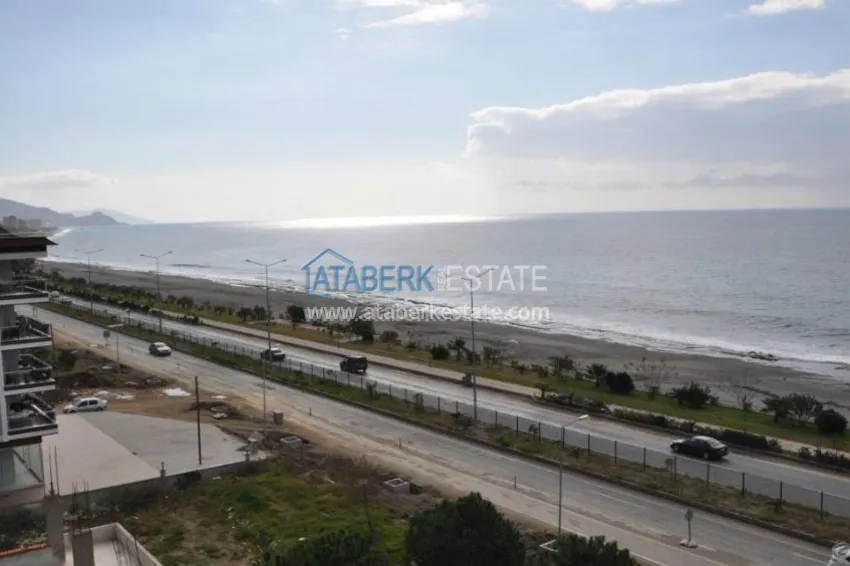 Трехкомнатная квартира на первой линии от моря 13