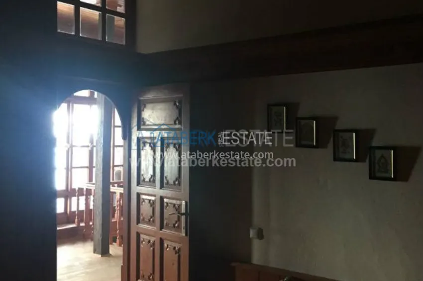 Старинный особняк с потрясающим видом 11 