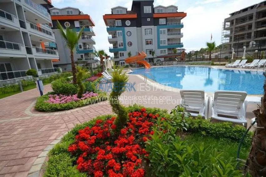 Дуплекс с выходом в сад в 150 метрах от моря. 3 