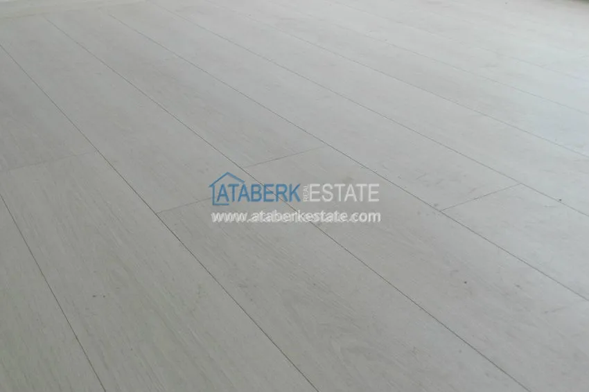 Жилой комплекс с отделкой класса люкс от застройщика в районе Лиман 10