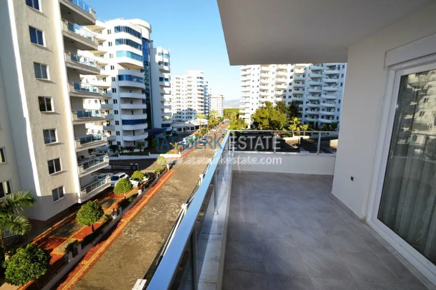 Новая квартира в центре Махмутлара в ухоженном жилом комплексе 4 