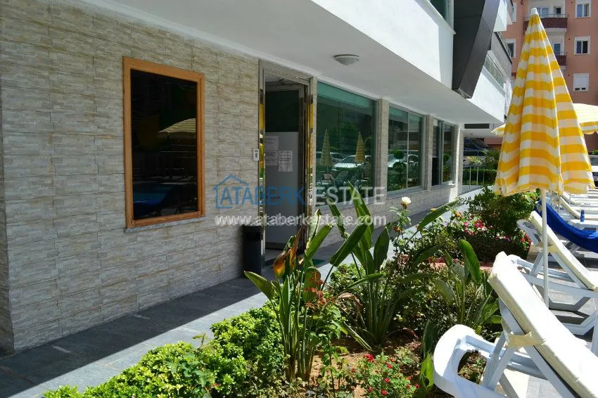 Прекрасная квартира с видом на бассейн с чистовой отделкой в центре Махмутлара 1 