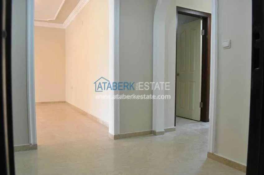 Новая квартира в центре Махмутлара в ухоженном жилом комплексе 12 