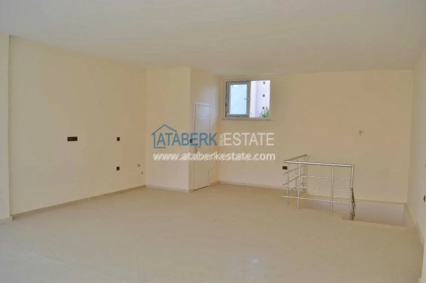 Новая квартира в центре Махмутлара в ухоженном жилом комплексе 14 