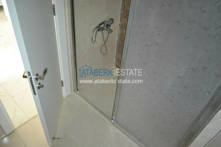 Новая квартира в центре Махмутлара в ухоженном жилом комплексе 18 