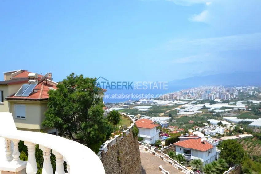 Новая квартира в центре Махмутлара в ухоженном жилом комплексе 24 