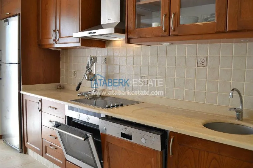 Квартира на первой береговой линии в хорошем комплексе 18