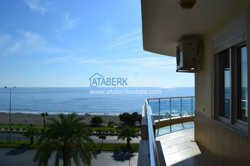 Просторные апартаменты 2+1 на берегу лазурного моря. 14 