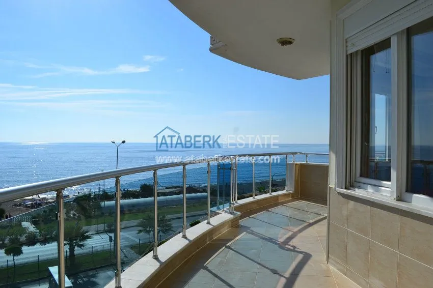 Просторные апартаменты 2+1 на берегу лазурного моря. 16 