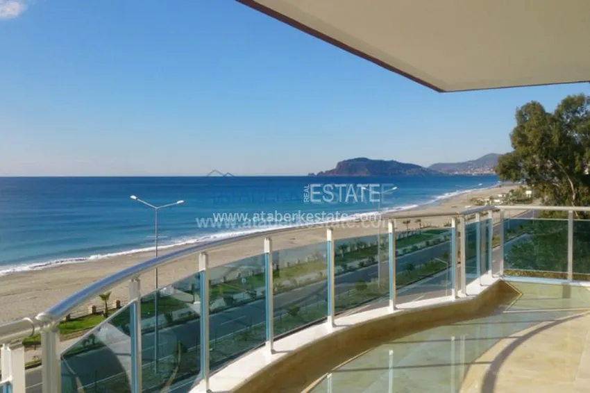 Просторные квартиры на первой береговой линии в новом комплексе 1 