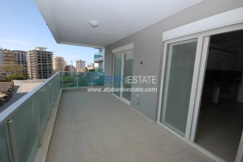 Просторна четырехкомнатная квартира в живописном месте Махмутлар 23 