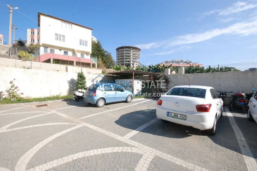 Просторна четырехкомнатная квартира в живописном месте Махмутлар 28 