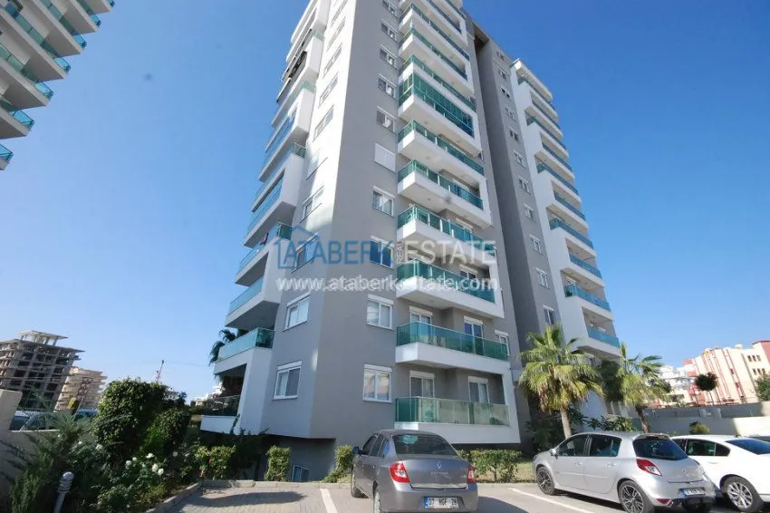 Просторна четырехкомнатная квартира в живописном месте Махмутлар 31 