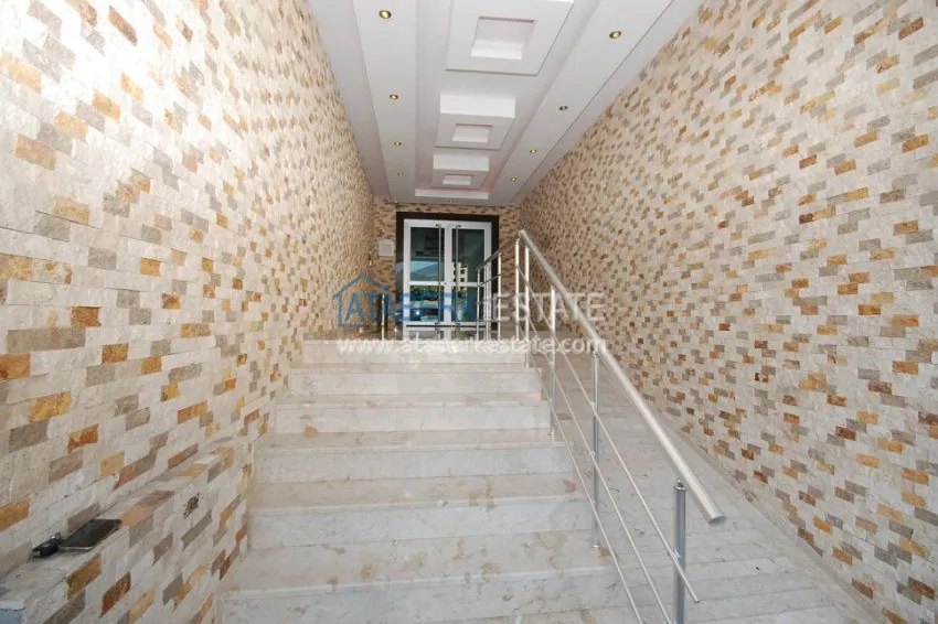 Просторна четырехкомнатная квартира в живописном месте Махмутлар 32 