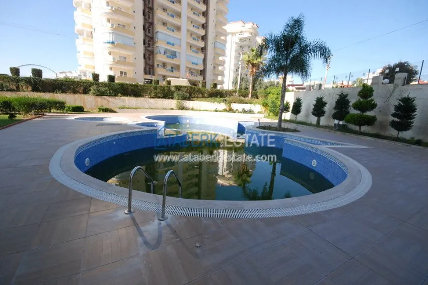 Просторна четырехкомнатная квартира в живописном месте Махмутлар 1 