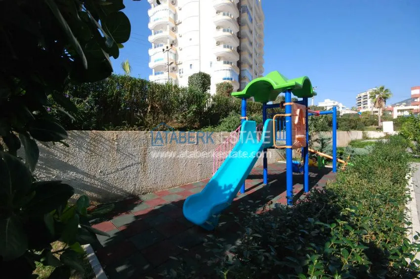 Просторна четырехкомнатная квартира в живописном месте Махмутлар 36 