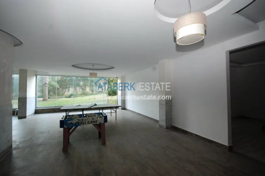 Просторна четырехкомнатная квартира в живописном месте Махмутлар 43 