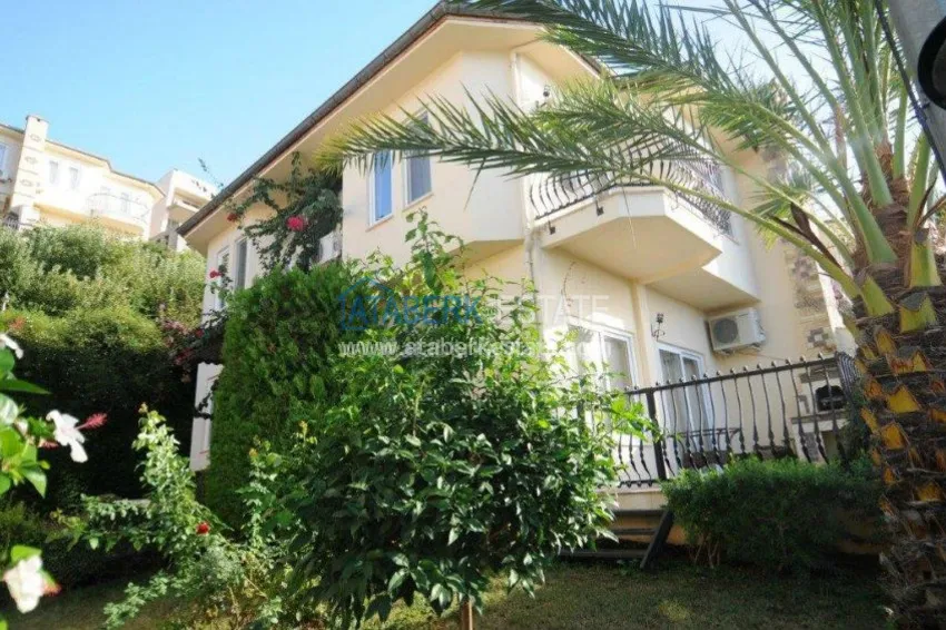 Меблированная вилла с тремя спальнями в Голд Сити. 11 