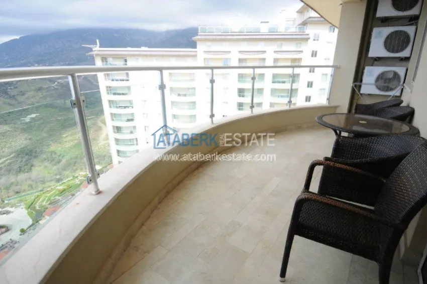 Апартаменты с тремя спальнями в Голд Сити. 13 