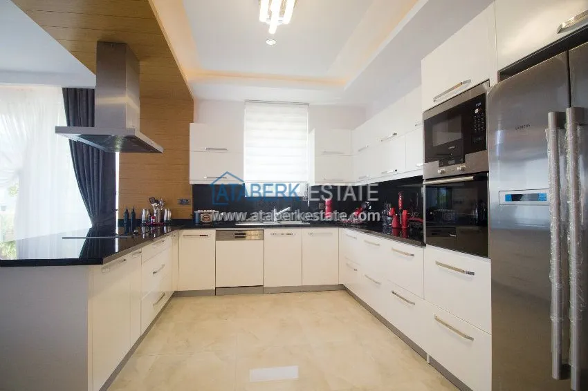 Приватный комплекс с виллами люкс класса в Каргыджаке 11