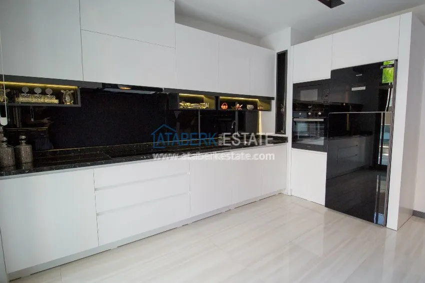 Просторные апартаменты в потрясающим видом на море и горы. 9 