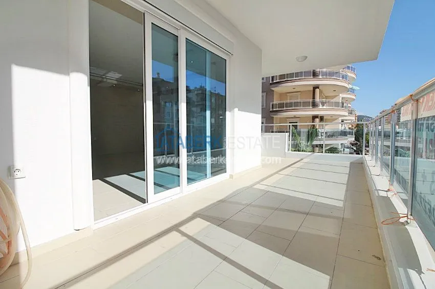 Четырехкомнатные апартаменты в районе Махмутлар 24 