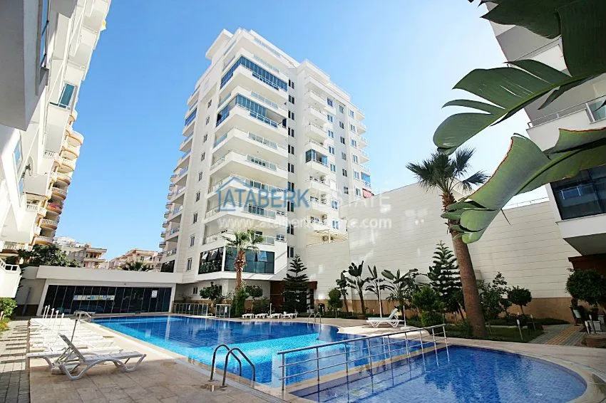 Четырехкомнатные апартаменты в районе Махмутлар 1 