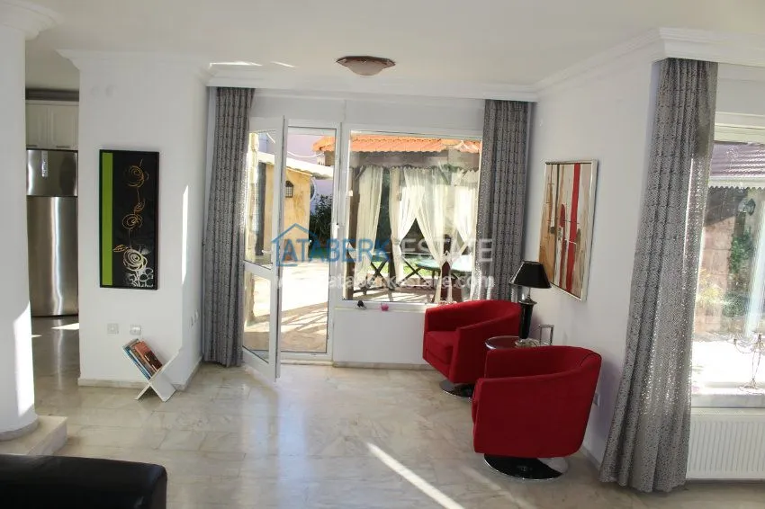 Дом с садом и бассейном у моря 8 