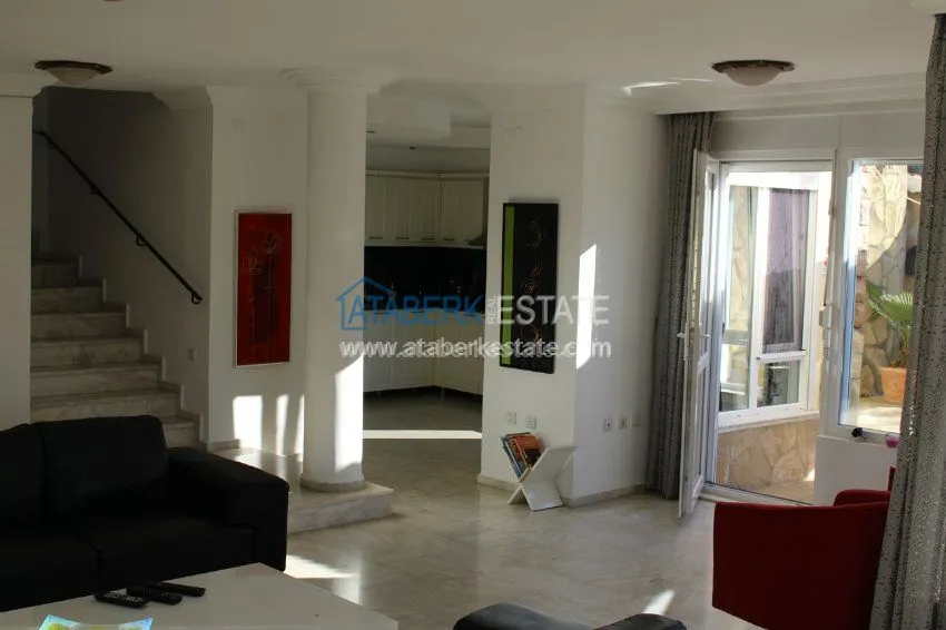 Дом с садом и бассейном у моря 10 