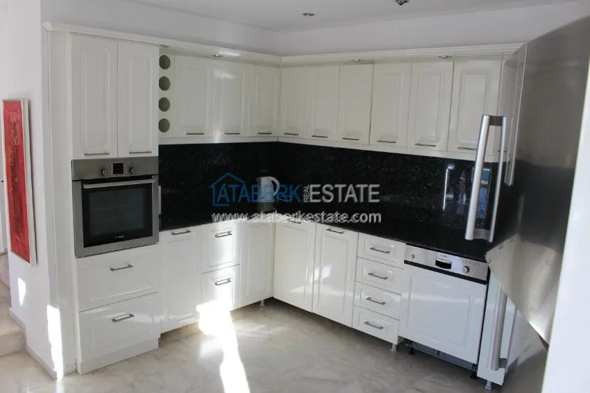 Дом с садом и бассейном у моря 14 