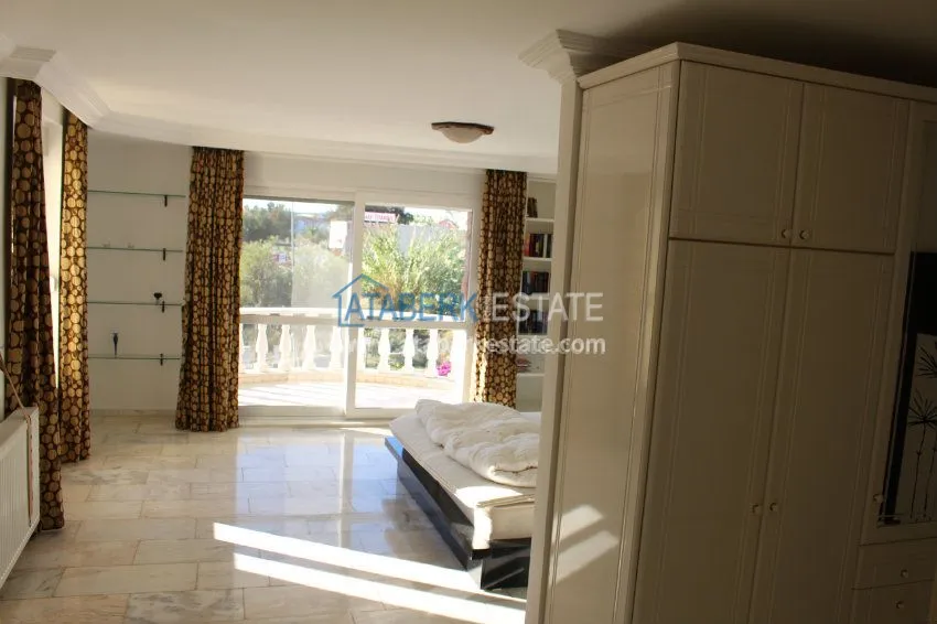 Дом с садом и бассейном у моря 24 