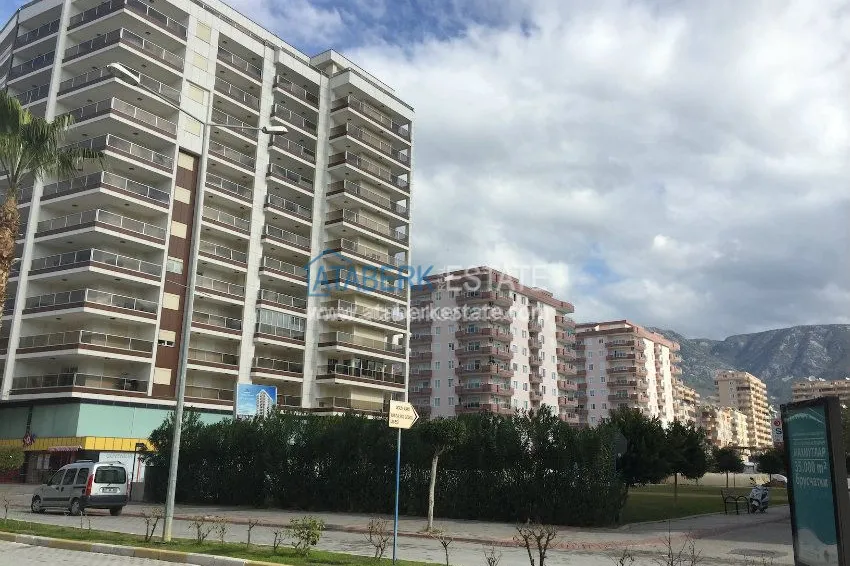 Просторная квартира для большой семьи в жилом комплексе 16 